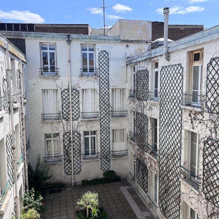 Paris 7th arrondissement - Champ de Mars, quiet, 4 guests - Two-Bedroom Apartment - 10