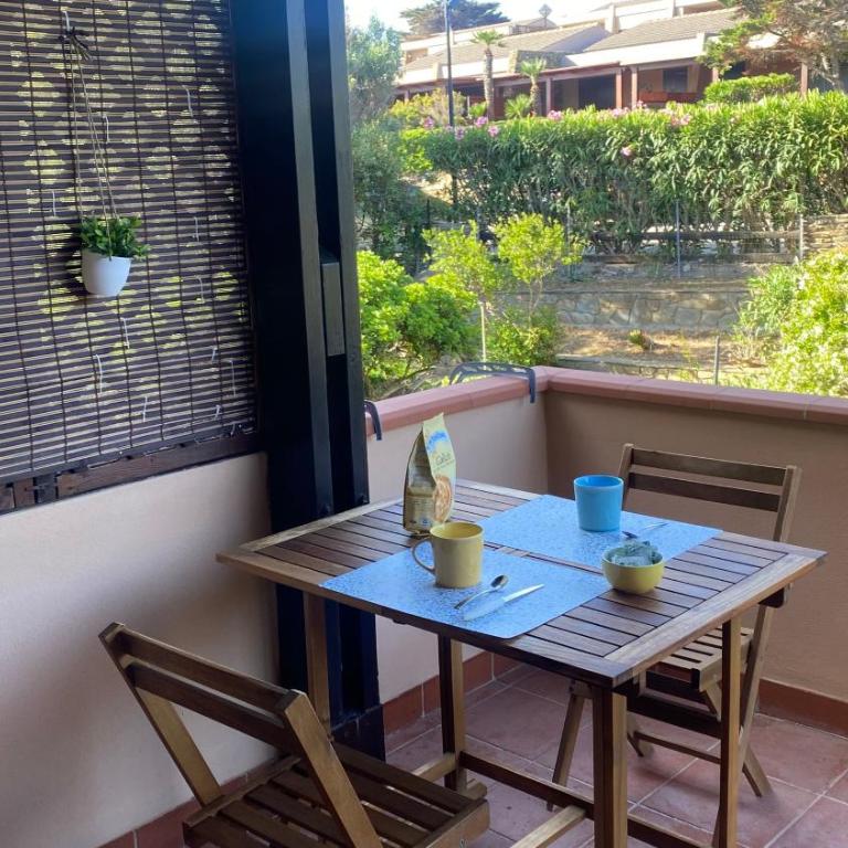 Casa con giardino, Wi-Fi e aria condizionata vicino alla Pelosa - Appartamento con 2 Camere da Letto e Vista Mare - 3