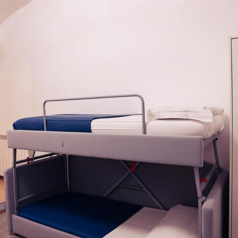 Western Termini Guest House - Camera Familiare con Doccia - 9