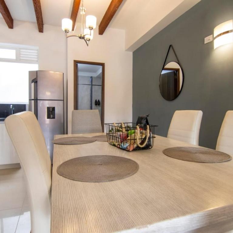 Duplex con AC en Laureles - Two-Bedroom Apartment - 10