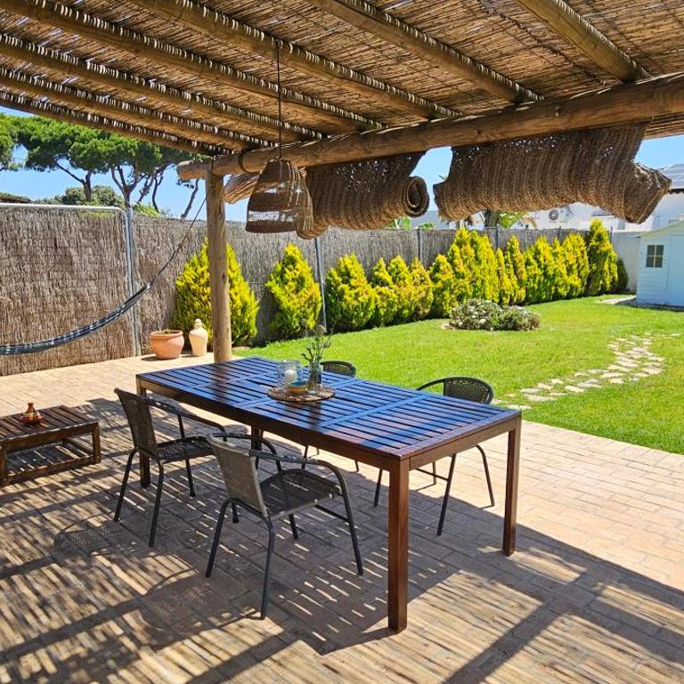Las Casitas de la Barrosa con jardín y piscina - Maison de Vacances - 49