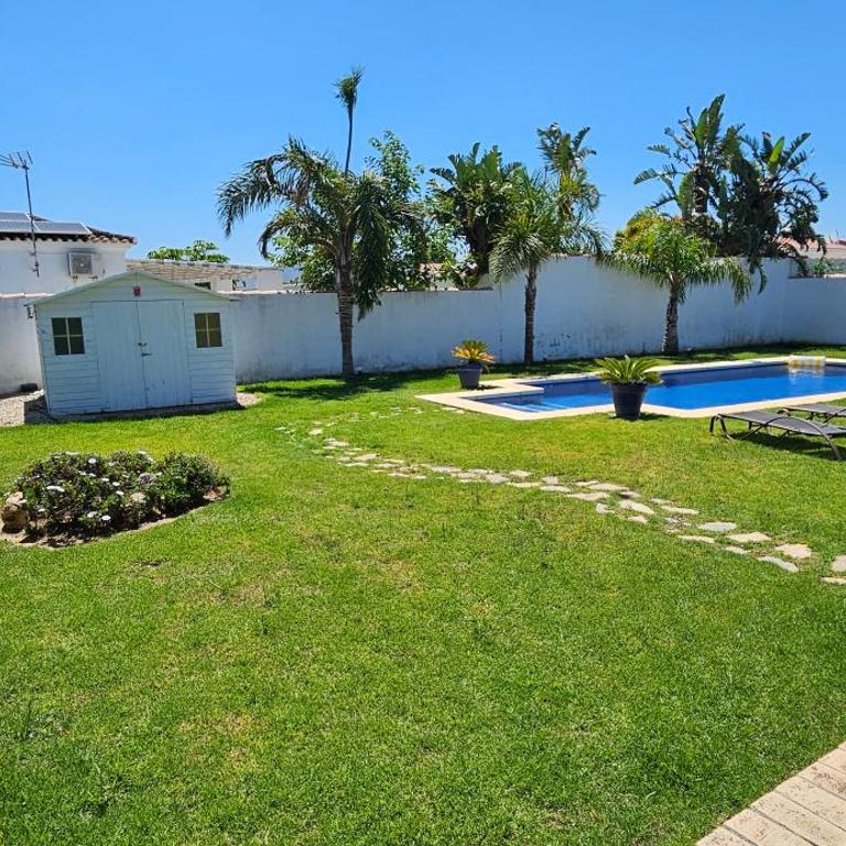 Las Casitas de la Barrosa con jardín y piscina - Maison de Vacances - 46