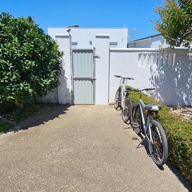 Las Casitas de la Barrosa con jardín y piscina - Maison de Vacances - 51