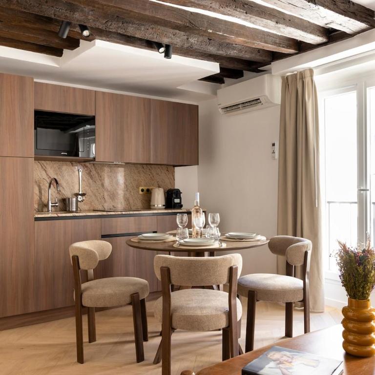 Cosy Appt 1BR AC Opera - Two-Bedroom Apartment - 1
