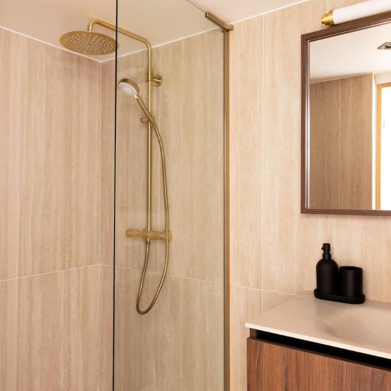 Cosy Appt 1BR AC Opera - Two-Bedroom Apartment - 4