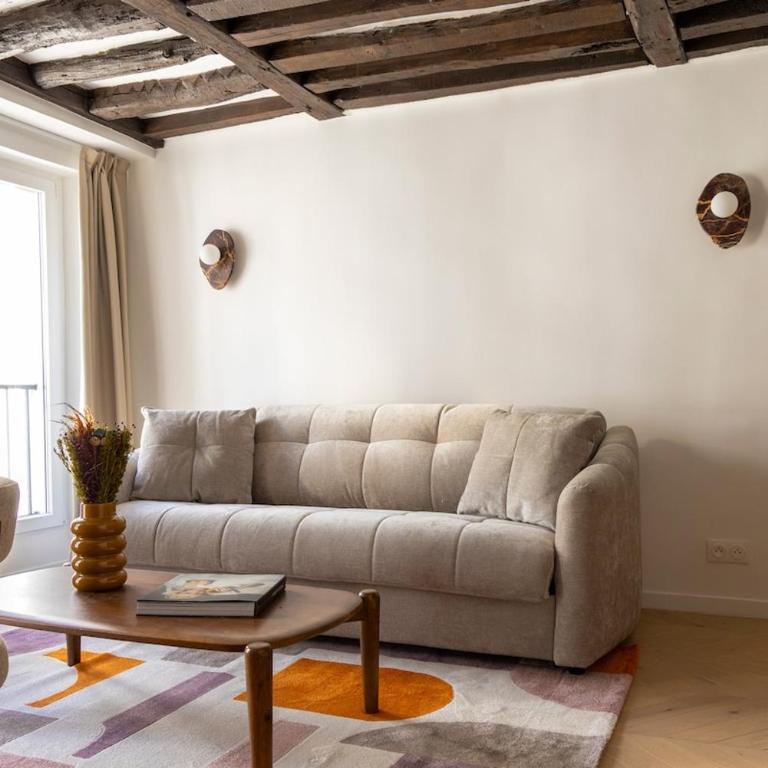 Cosy Appt 1BR AC Opera - Two-Bedroom Apartment - 11