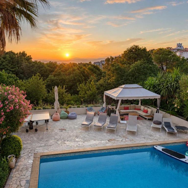Luxury Getaway - Modern Villa with pool and AC - Villa - 5