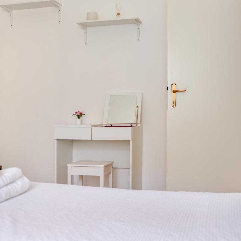 Livorno Centrale - 5 min walking to the train station & hospital, fast Wi-Fi - Appartamento con 1 Camera da Letto - 15
