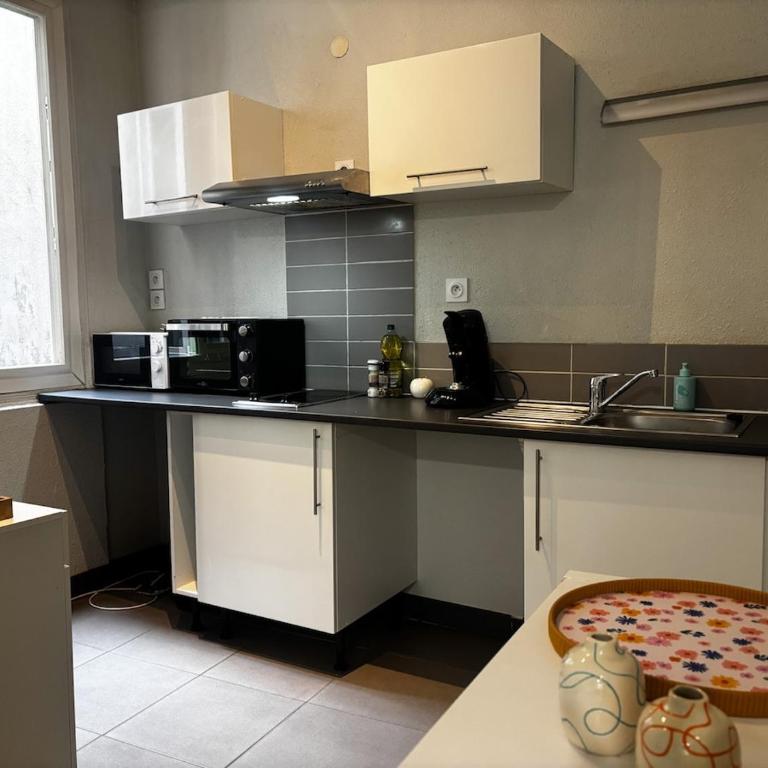 Visiter Carcassonne à pied , 20 min de la CITÉ , 9 minutes de la GARE - Apartamento de 1 dormitorio - 9