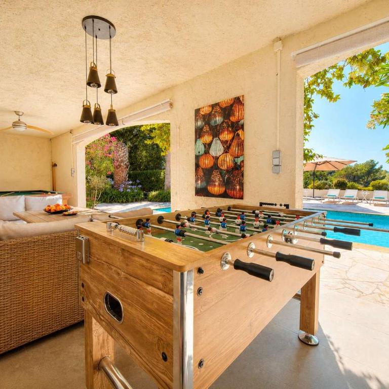 Luxury Getaway - Modern Villa with pool and AC - Villa - 17