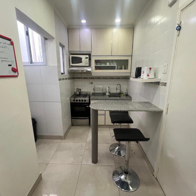 Amplio y completo 2 ambientes en Belgrano - One-Bedroom Apartment - 11