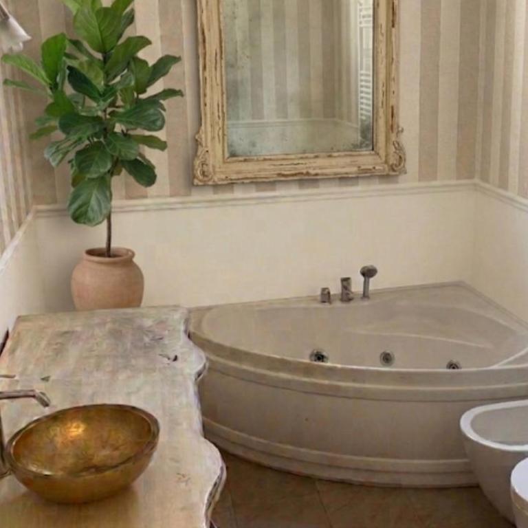 Visconti suite and spa - Superior Queen Room with Two Queen Beds - 1