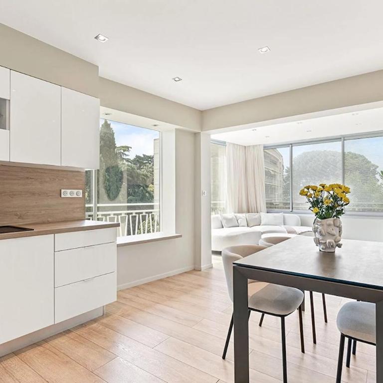 Amazing 2 Bedroom Cannes Apartment Behind Martinez Hotel - Appartement 2 Chambres - 4
