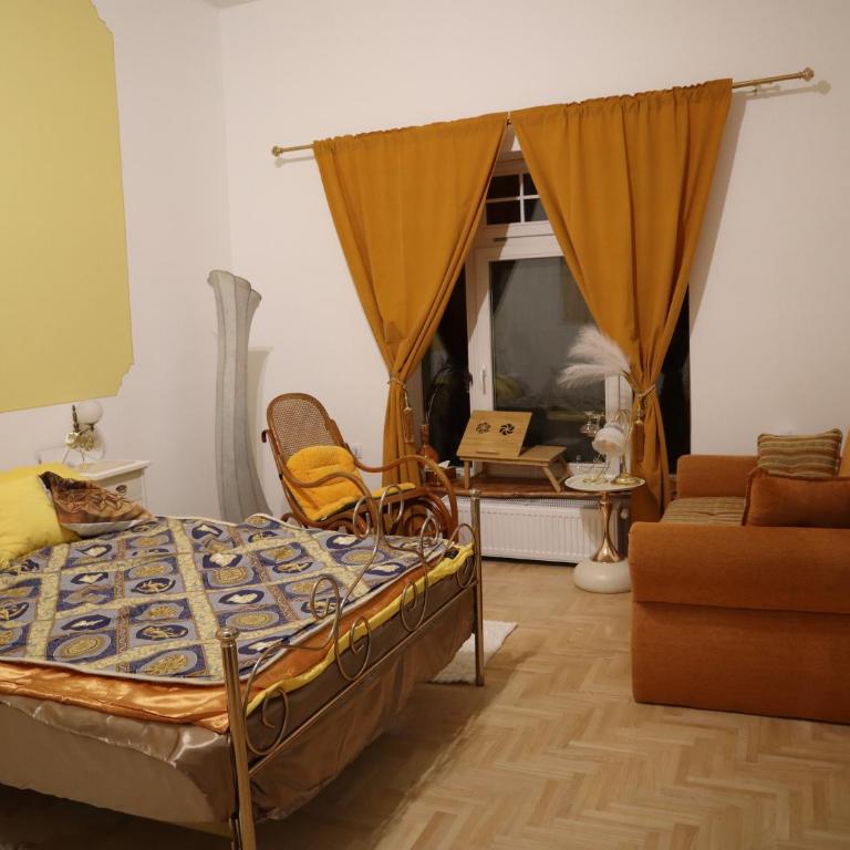 Golden Sun Salon - One-Bedroom Apartment - 1