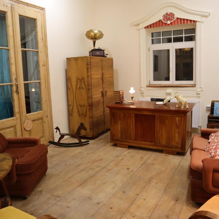 Golden Sun Salon - One-Bedroom Apartment - 5