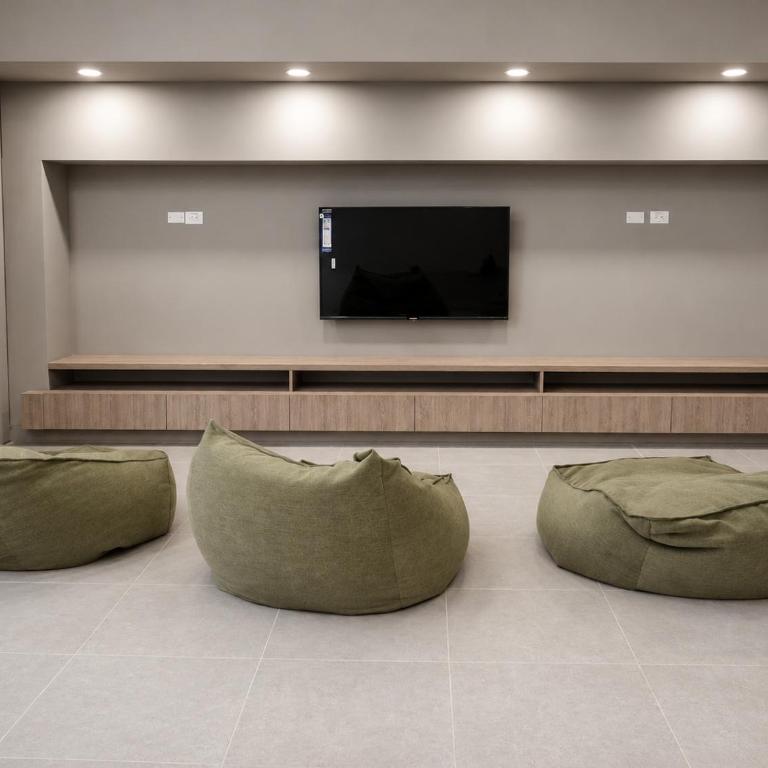 Modern studio with balcony, pool & coworking space - Apartamento de 1 dormitorio - 11