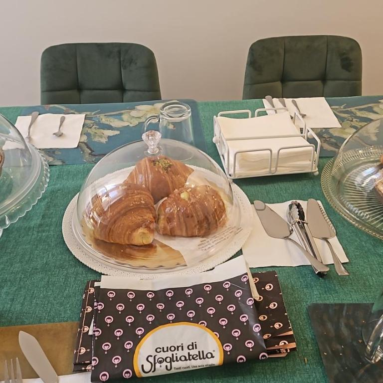 AFFITTACAMERE GSR Garibaldi Station Rooms - Quadruple Room with Private Bathroom - 4