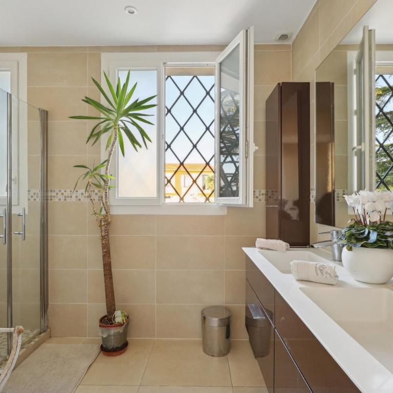 Villa avec vue mer dans un beau quartier - Casa de 4 dormitorios - 19