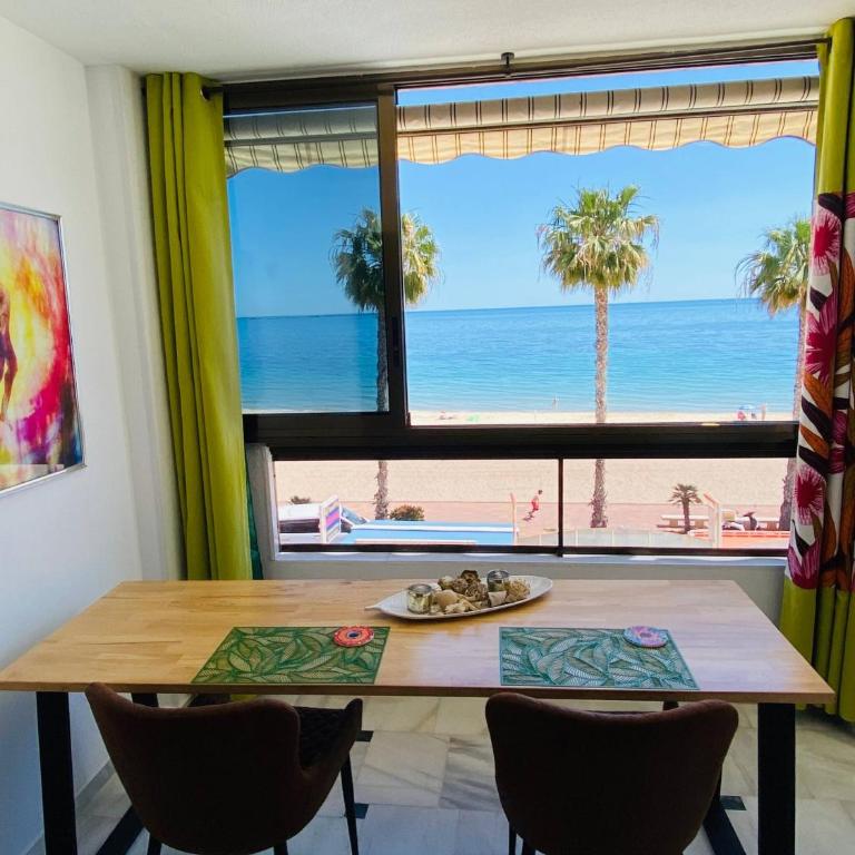 Villajoyosa, beach front Playa Centro - Apartment with Sea View - 1