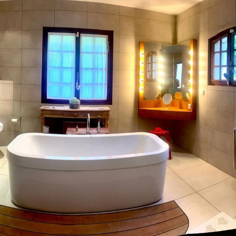 Stunning hilltop Opio villa exceptional views EV charging walk to Valbonne - Villa - 21
