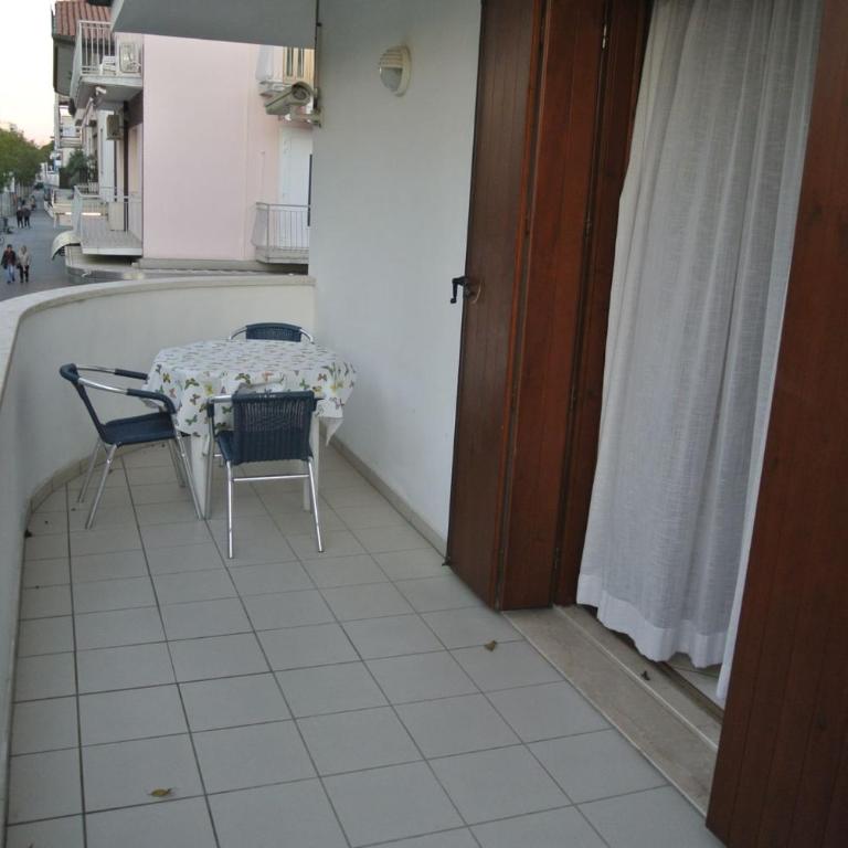 Cozy flat with terrace 200m from the beach - Apartment - 1
