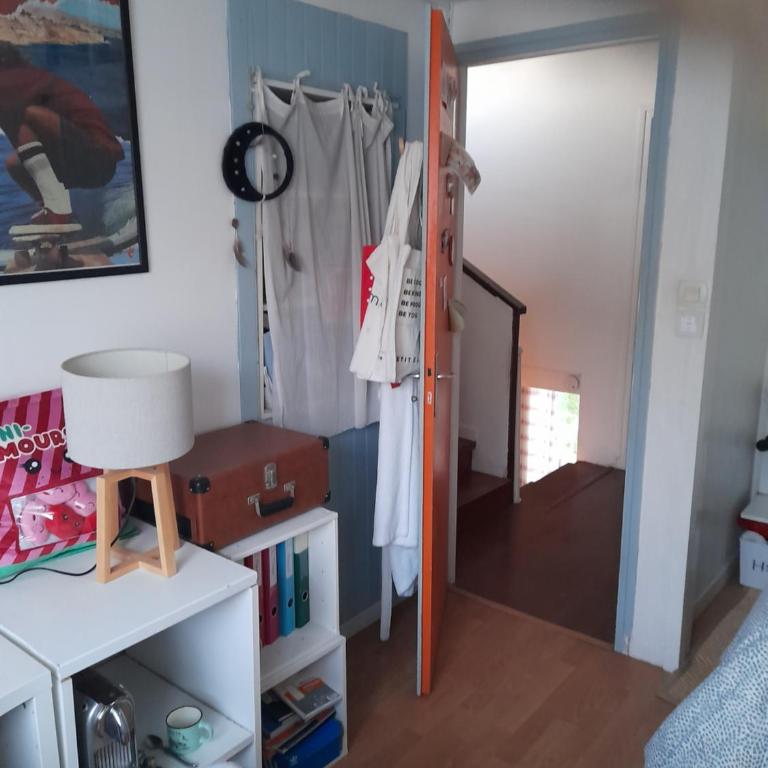 Escala Tolosa - Standard Single Room with Shared Bathroom - 2