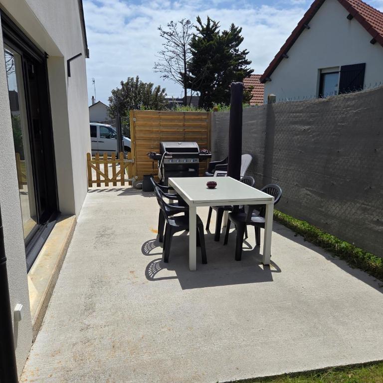 NOELIA Maison familiale 120m2 à 300m de la plage de bonne source - Ferienhaus mit 4 Zimmern - 4