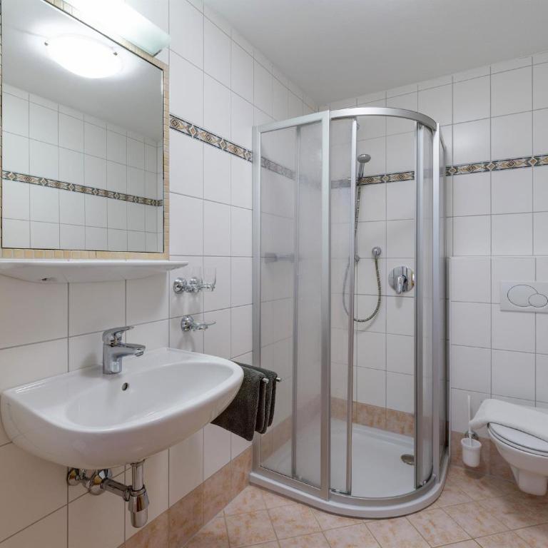 Fiechtl-Apartments - Apartment mit 3 Schlafzimmern und Dusche - 7