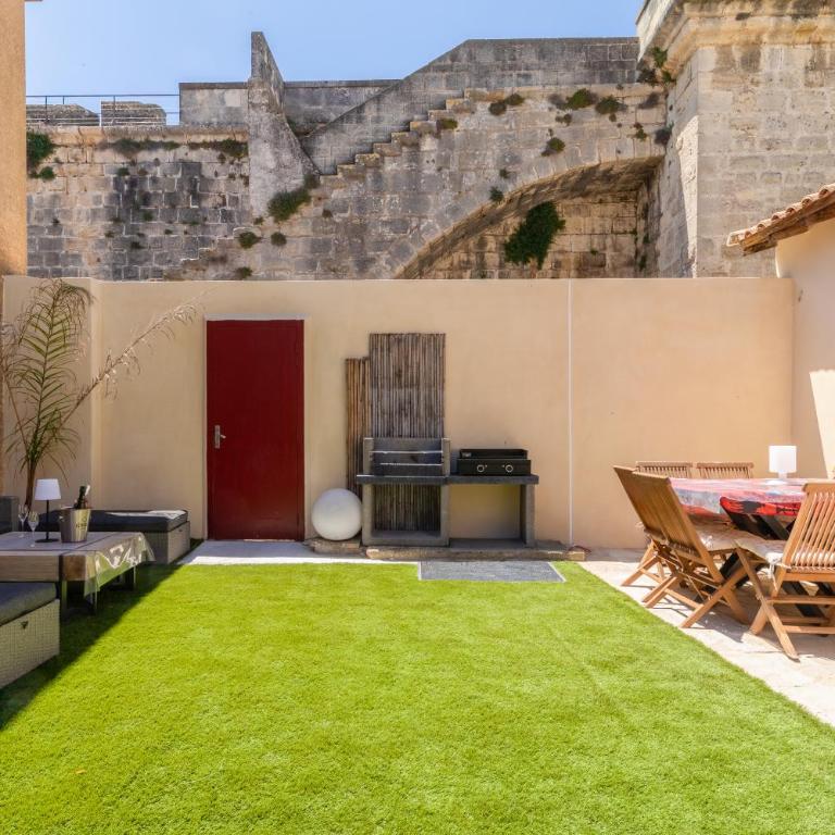 Villa jardin BBQ Piscine enfants Aigues Mortes Intra Muros - Villa 3 Chambres - 2