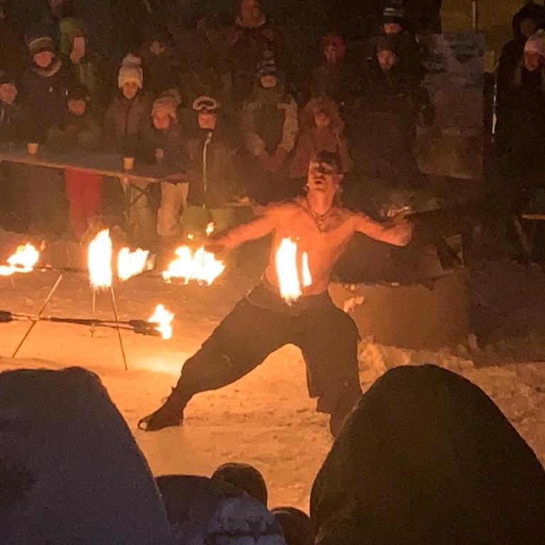 Joli chalet à 2 min des pistes, 5 min du coeur du village, parking privé, tout à pied - Chalet - 42