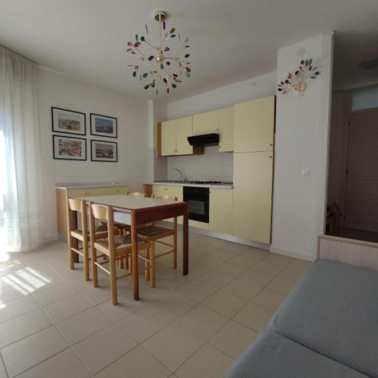 Spacious and central stay with sea views - Apartment - 7