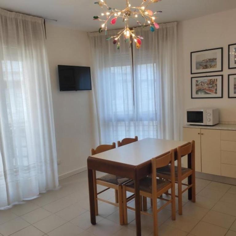 Spacious and central stay with sea views - Apartment - 9