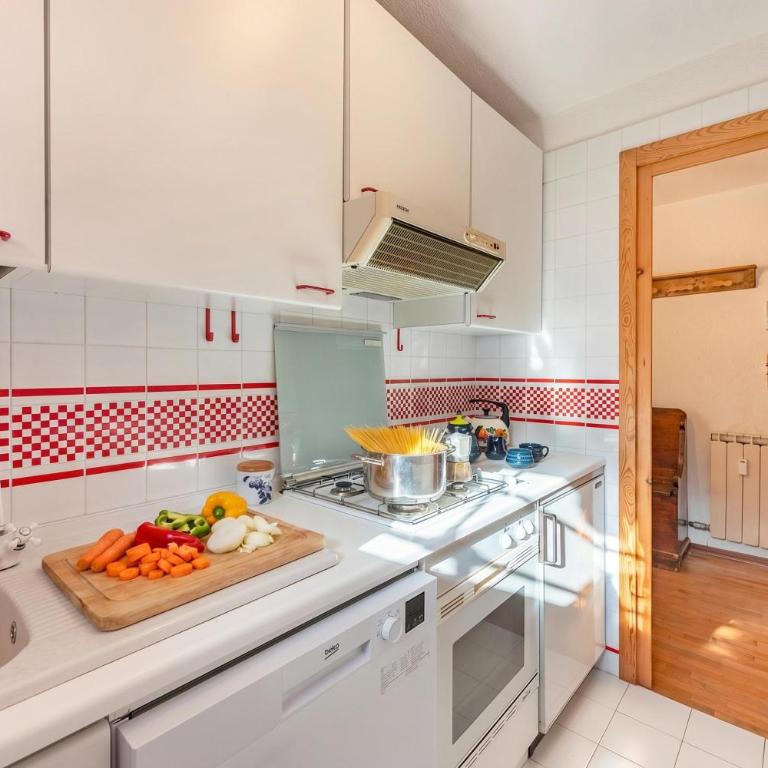 Family Apartment Steps From Ski Lifts - Happy Rentals - Appartamento con Vista Montagna - 17