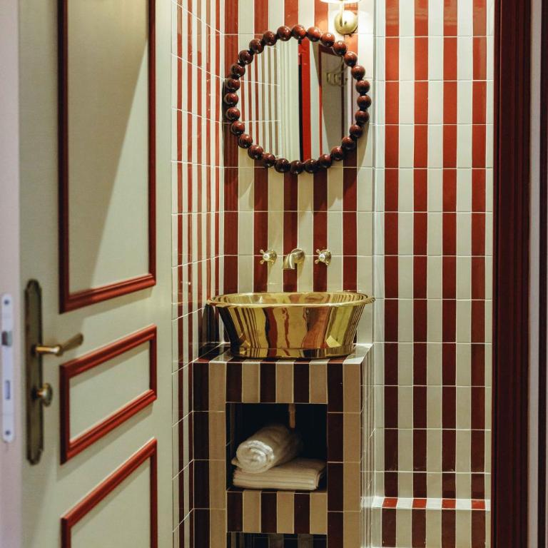 La Suite du Paon - Heart of Paris with AC - Two-Bedroom Apartment - 47