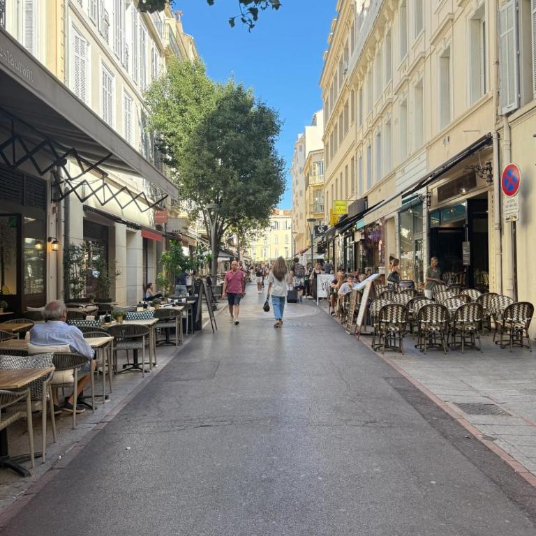 2-pièces avec balcon au cœur de la rue Hoche - Appartement avec Balcon - 6