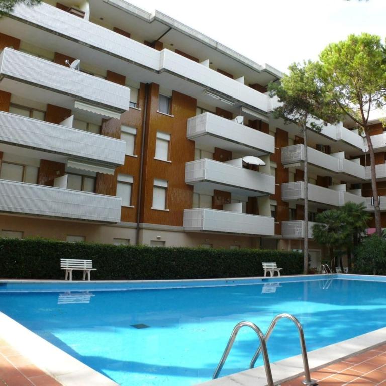 Cozy flat with pool just 50m from the beach - Apartment - 1