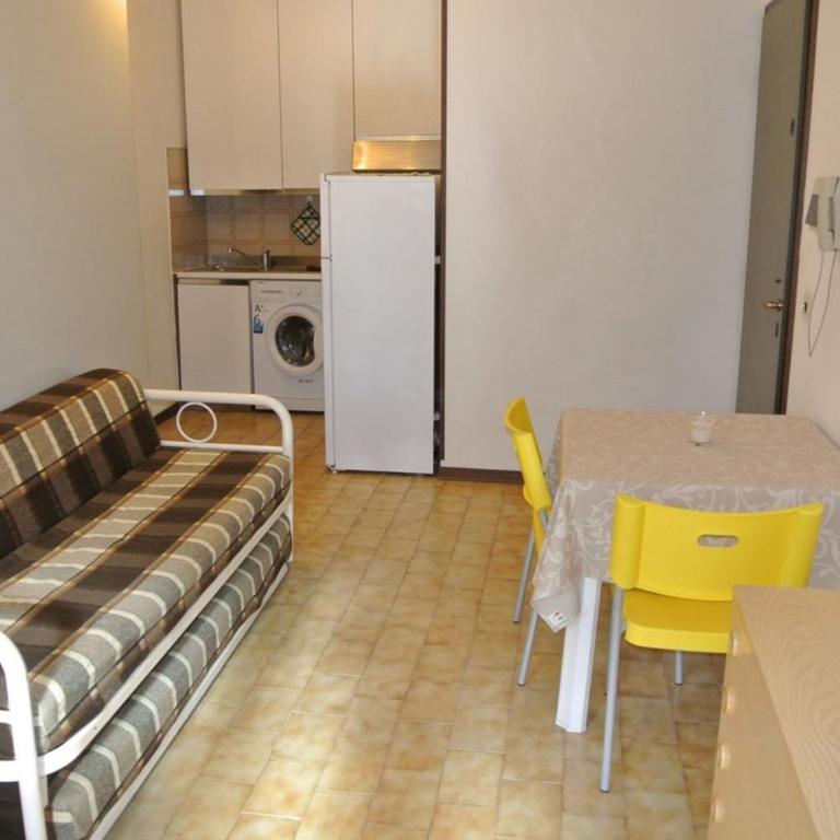 Cozy flat with pool just 50m from the beach - Apartment - 3