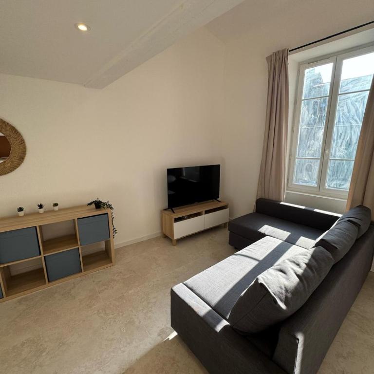 Spacious renovated apartment in the heart of Nîmes - Appartamento - 2