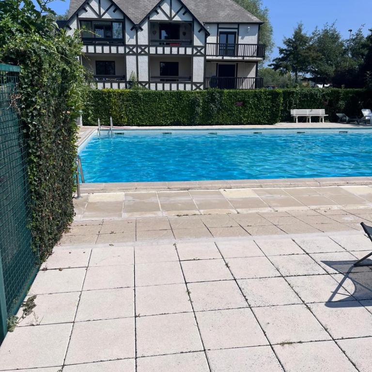 Cottage cosy avec jardin, piscine et parking - Casa de 2 dormitorios - 3