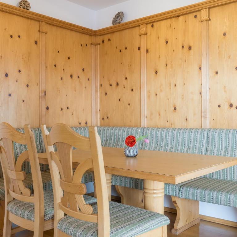 Hartungs Hoteldorf - Familienzimmer mit Küchenzeile - 13