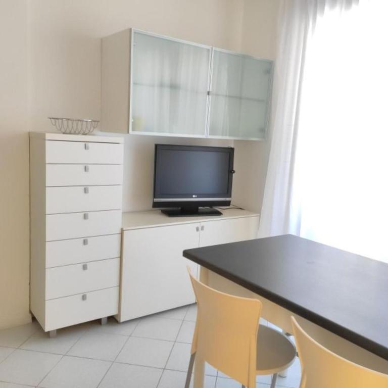 Bright flat with terrace - Appartamento - 8