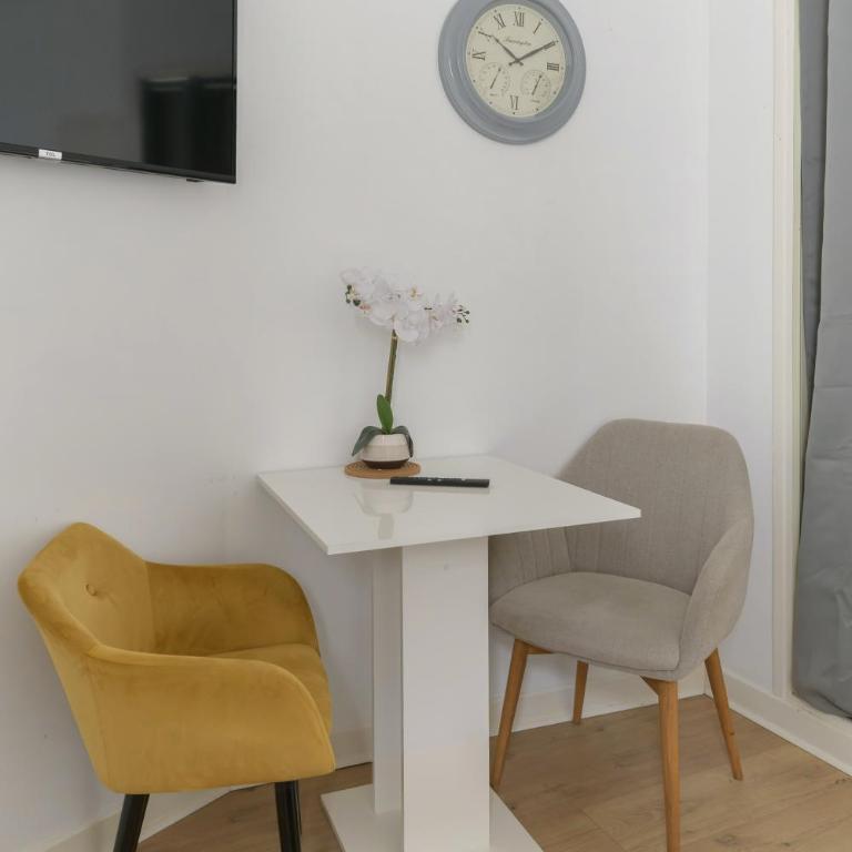 Petit Splendid - Ancien Palace, Balcon, Centre - Appartement 1 Chambre - 8