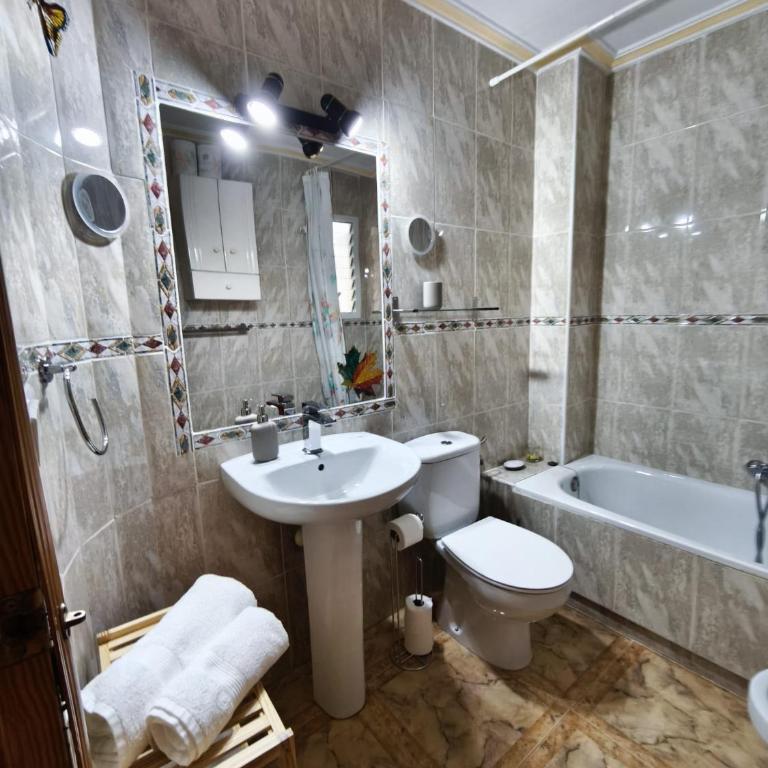 Sunflower Apartment - Two-Bedroom House - 6