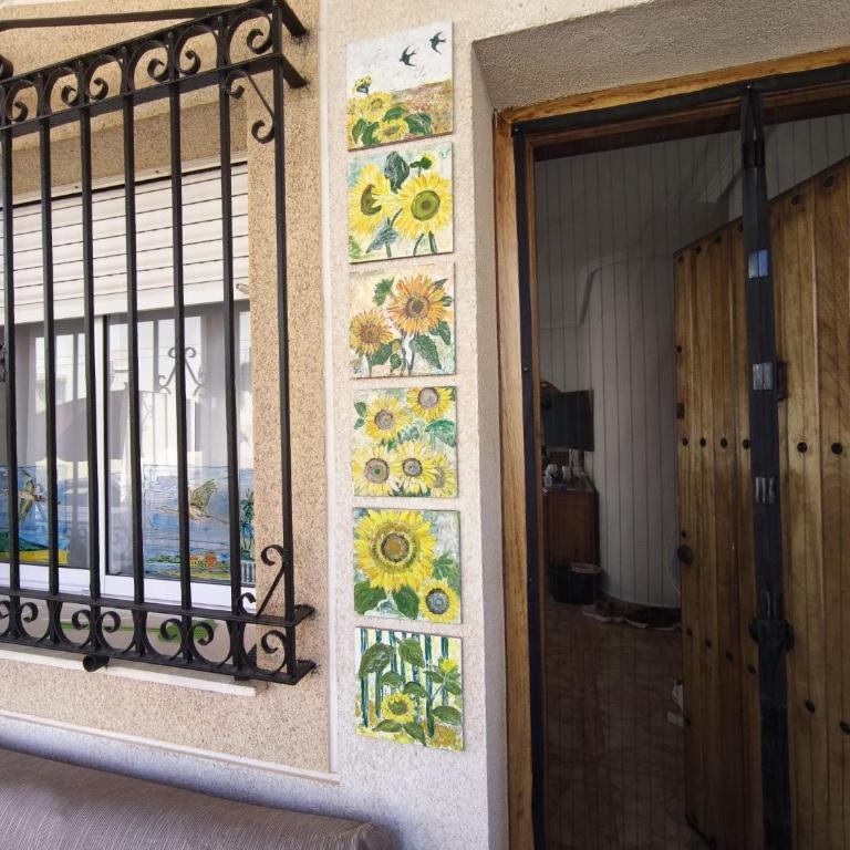Sunflower Apartment - Two-Bedroom House - 11