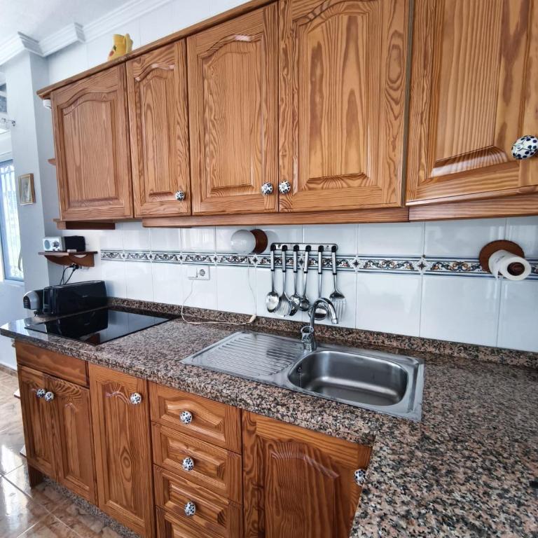 Sunflower Apartment - Two-Bedroom House - 16