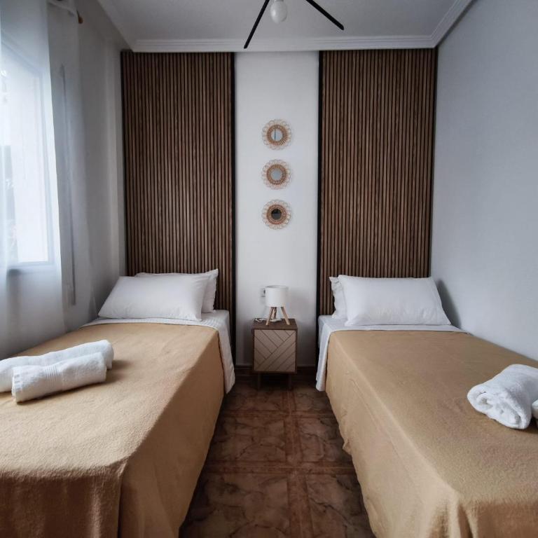 Sunflower Apartment - Two-Bedroom House - 19