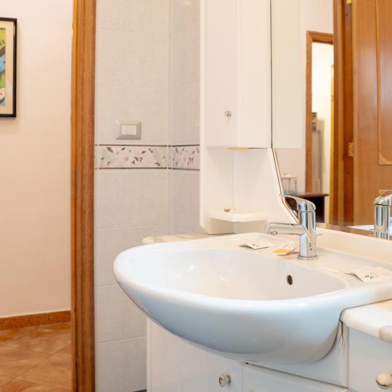 Controvento Sea Rooms - Habitación Triple con bañera - 3
