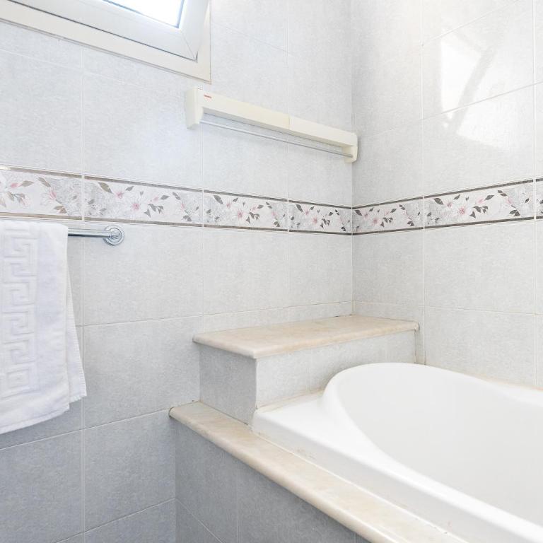 Controvento Sea Rooms - Habitación Triple con bañera - 11