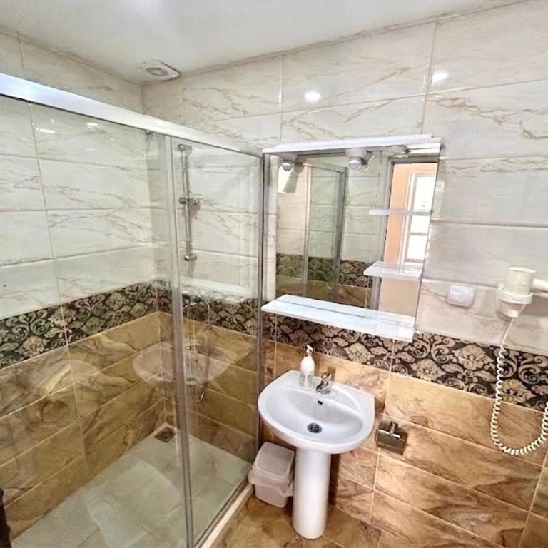 Romantica Apartments - Two-Bedroom Apartment with Balcony and Sea View - 3