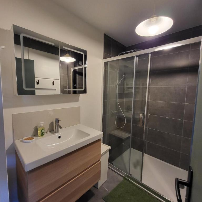 Appartement T3 avec balcon, Clim, Vue mer et port - Appartement 3 Chambres - 8